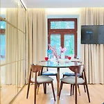 Secret Garden Krakow - Wonderful City Centre Apartment - Ground Floor - Quiet Location